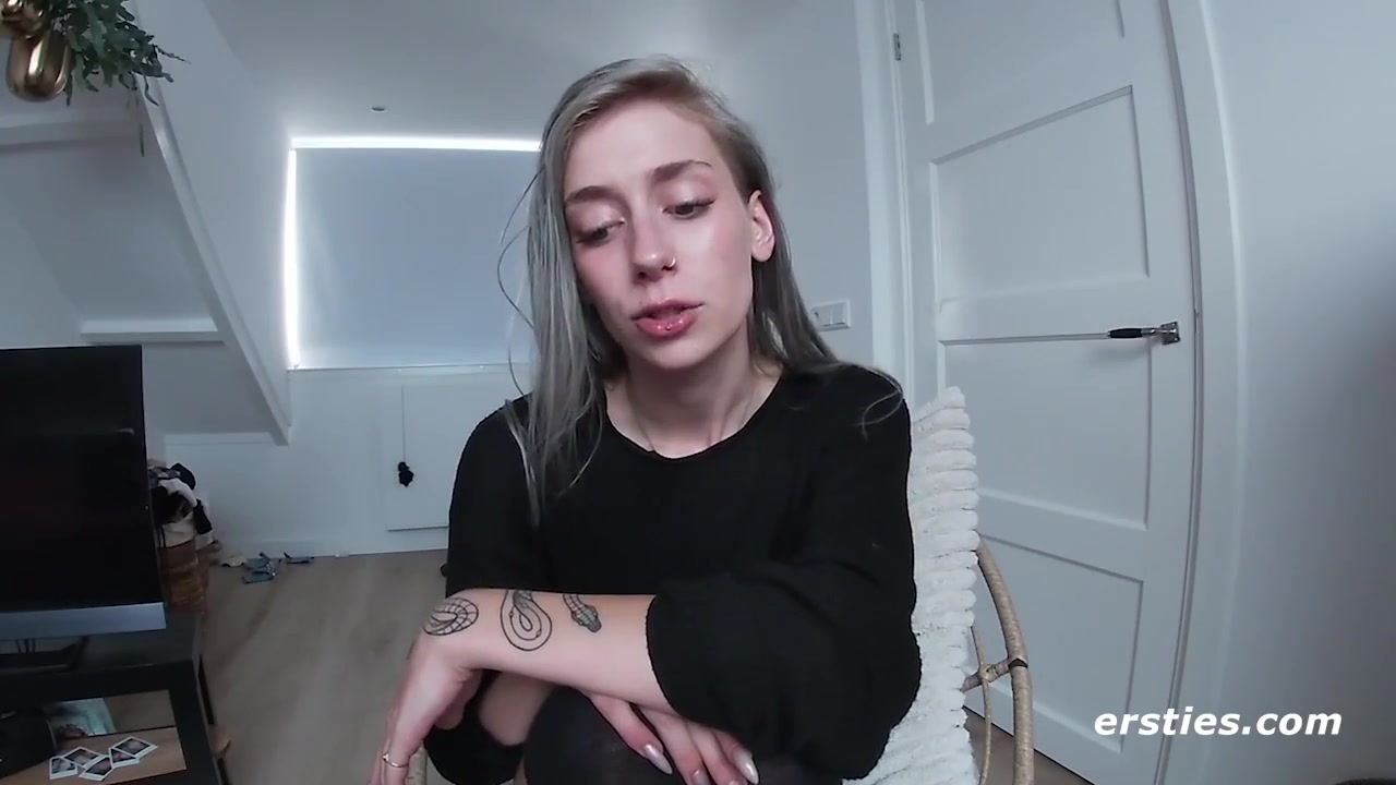 Sweet Amateur Fingers And Toys Herself To Orgasm