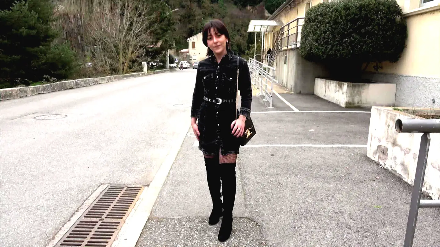 Manéa, 20 years old, dental assistant in Ventabren 13 ! - Jacquie et Michel TV