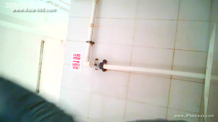 chinese girls go to toilet.52