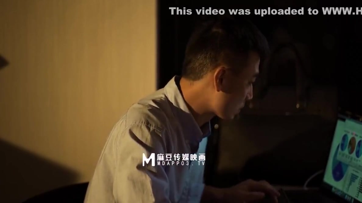 Mature Asian Big-breasted Female Boss Passionate Sex With Young Subordinates