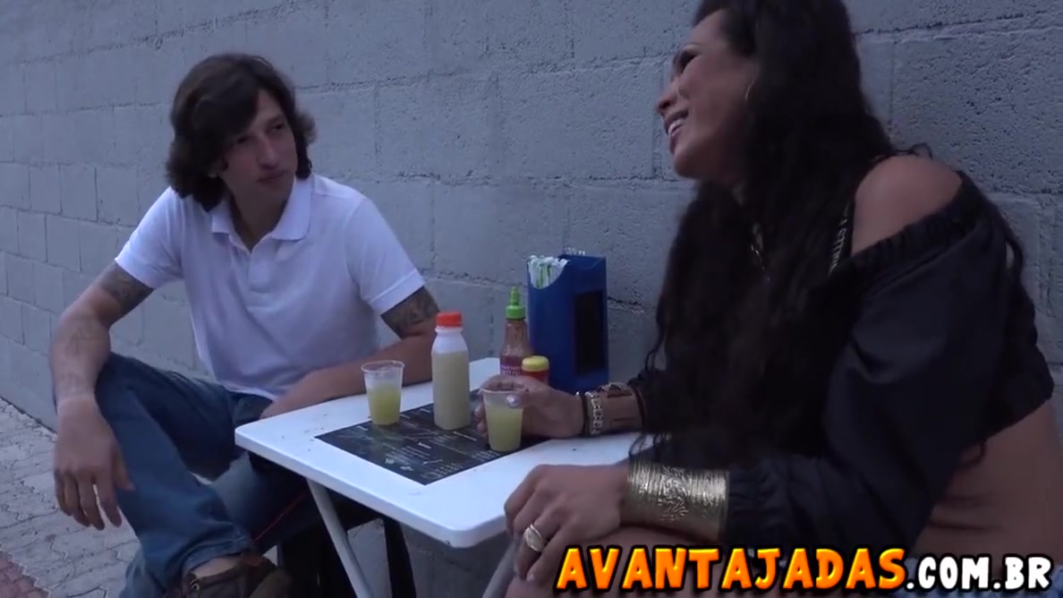 Jhoany Wilker - Travesti Gostosa E Pirocuda Me Pegou Por Tras No Banheiro