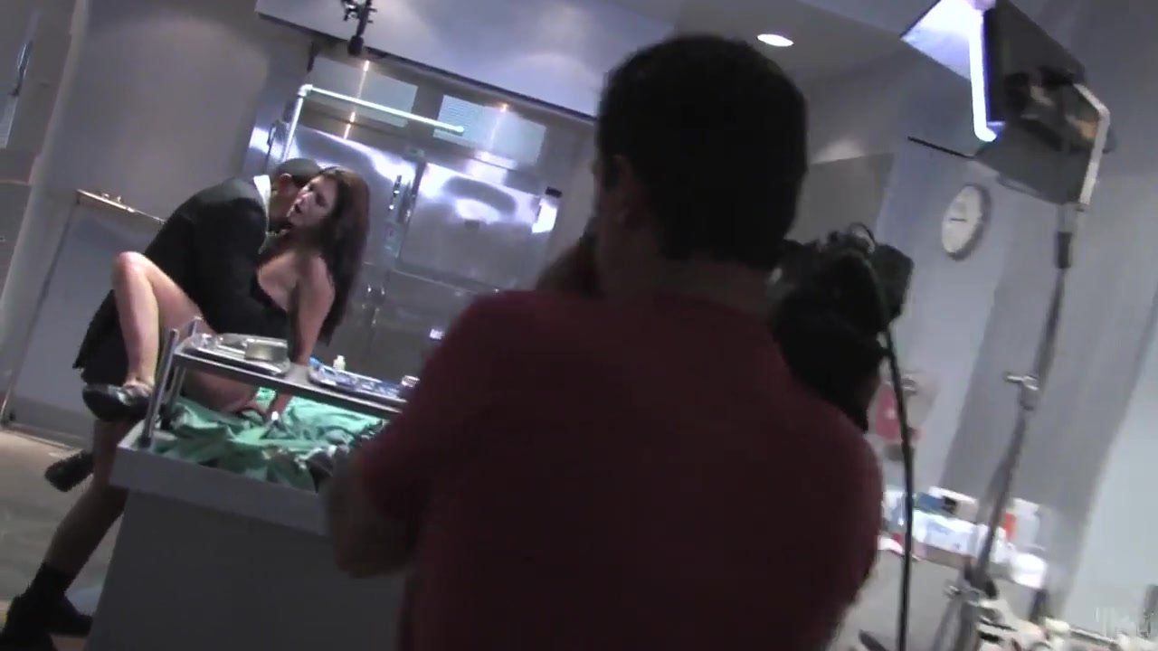 Alektra Blue and other pornstars in MIB XXX parody