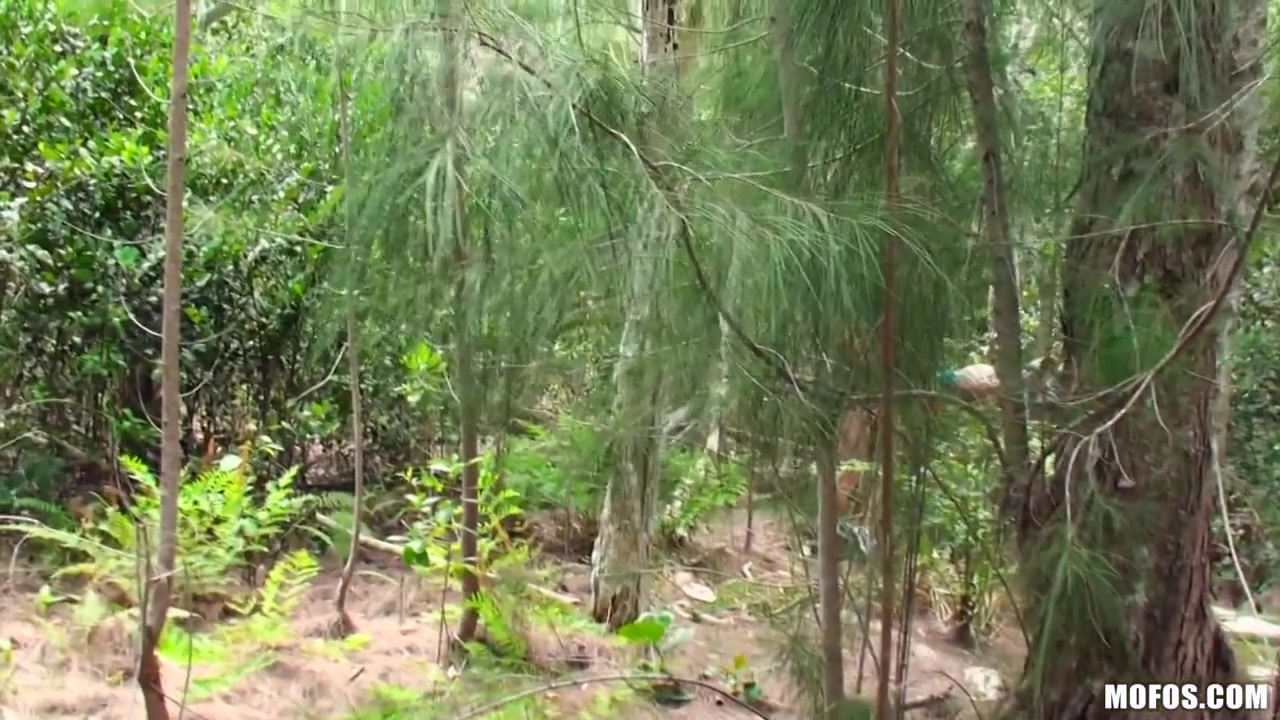 Ashlee Chambers in MILF Thinks She's Sneaky - MofosBSides