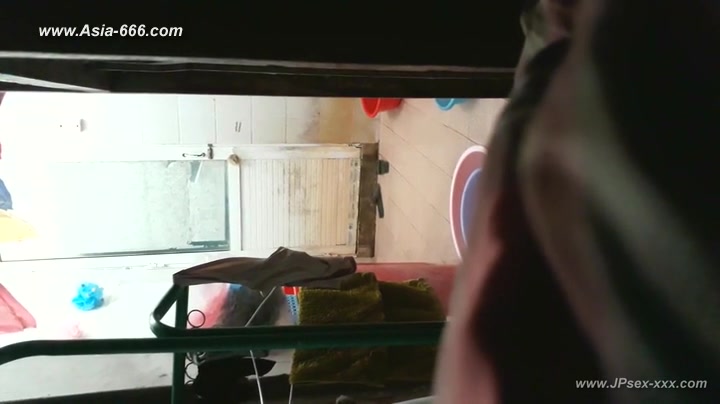peeping chinese girls bath
