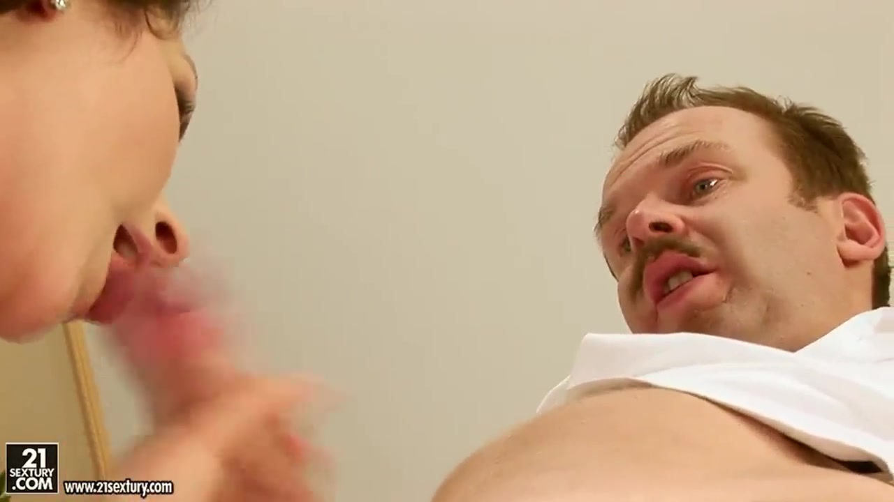 Man drilling mouth and twat of Humpy Milla