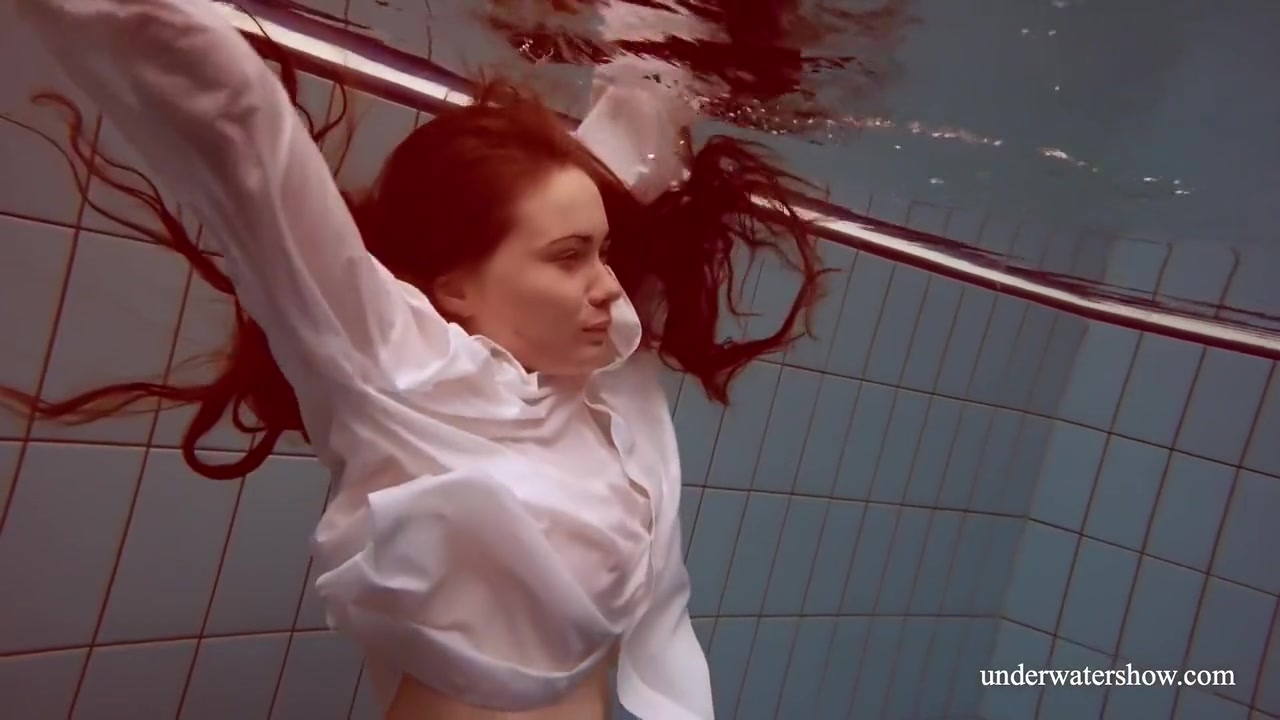 Big Tits Redhead Lola Underwater Nude