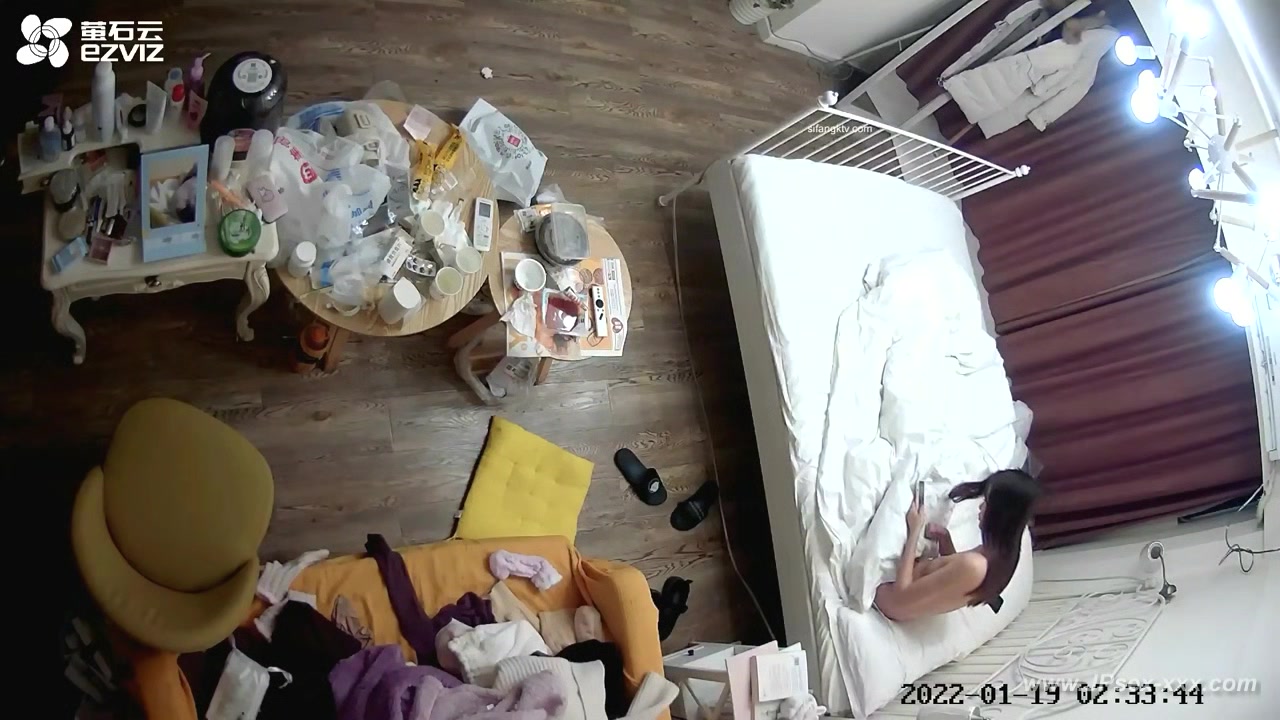 Hackers use the camera to remote monitoring of a lover's home life.589