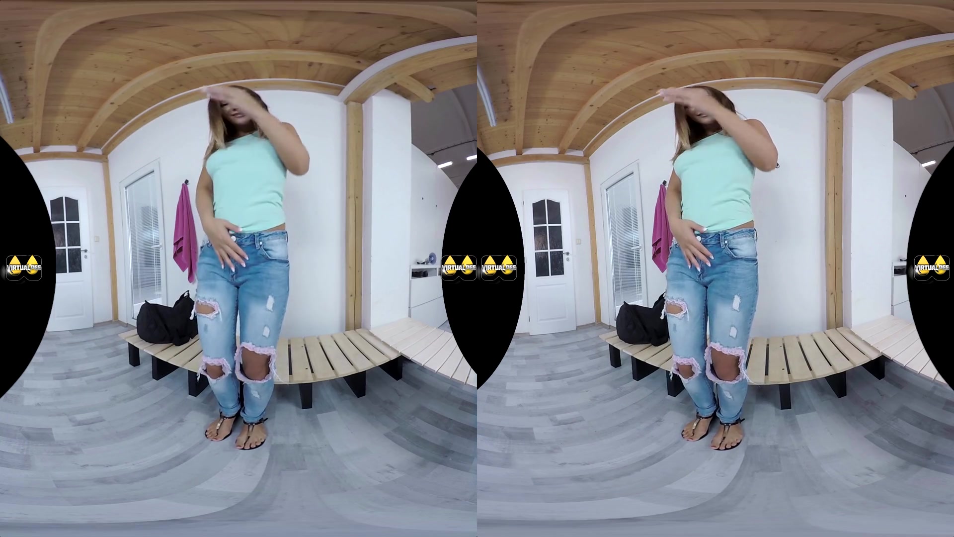Naomi Bennet in Soaking Her Panties - VirtualPee