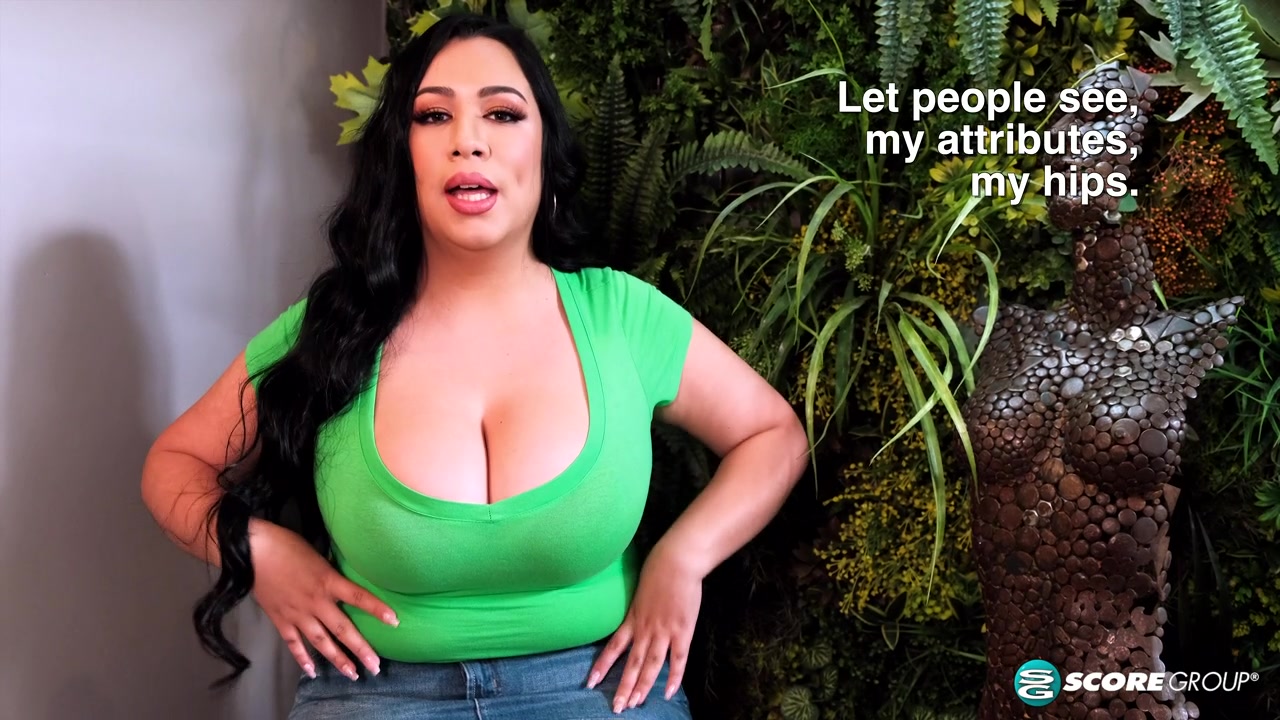 Julia Mendoza: Tit Chat