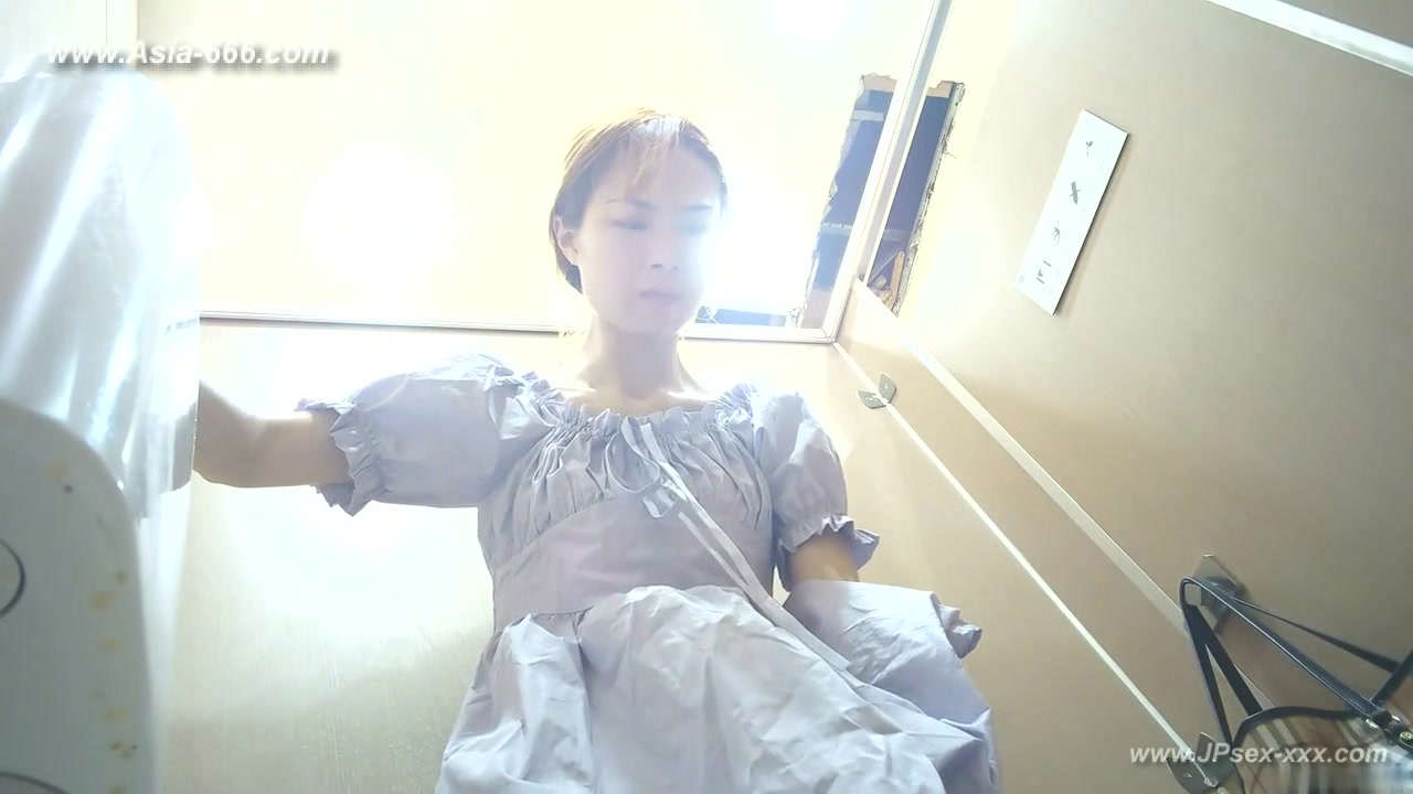 chinese girls go to toilet.187