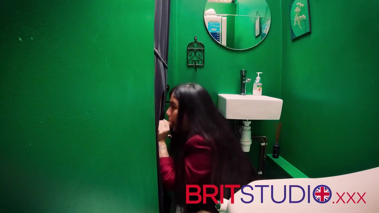 British 18 Year Old Gives An Amazing Blowjob And Swallows A Massive Load Of Cum At The Gloryhole