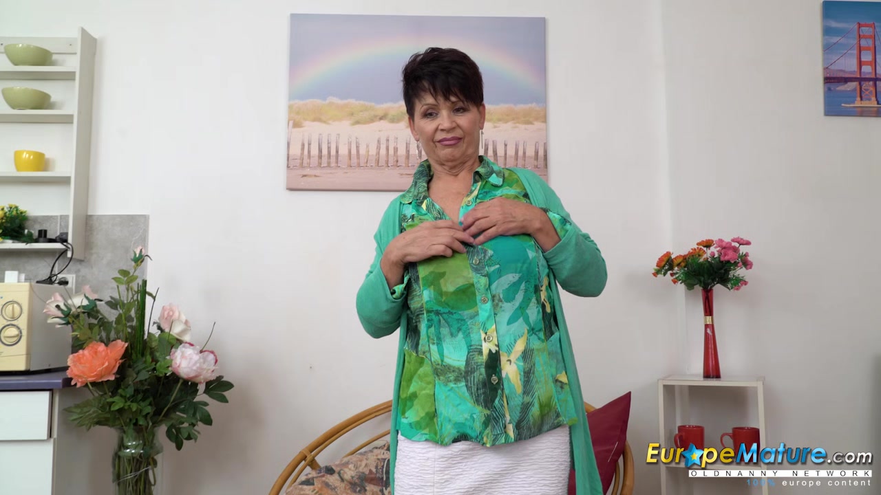 EuropeMaturE Solo Sensual Striptease and Toying