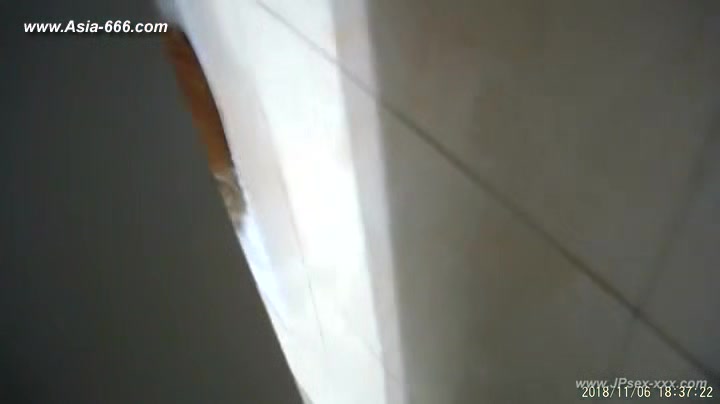 chinese girls go to toilet.143