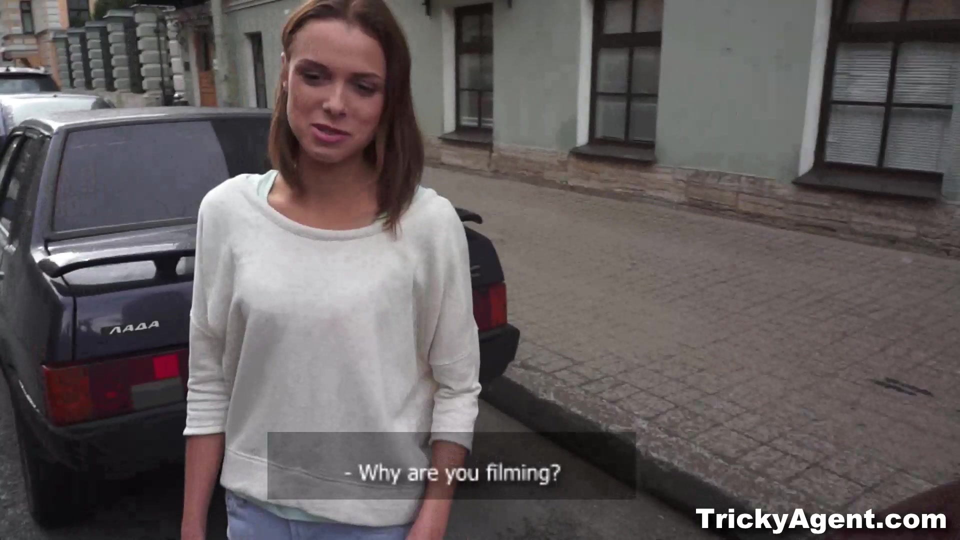Tricky Agent - Dila - Ex-gymnast doing the splits on cock