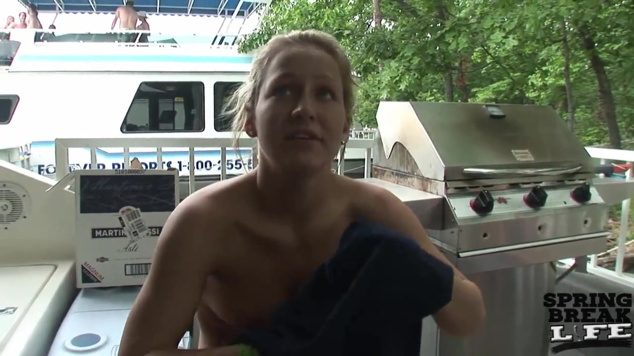 Party Naked on the Lake for a Sunday Afternoon - SpringbreakLife