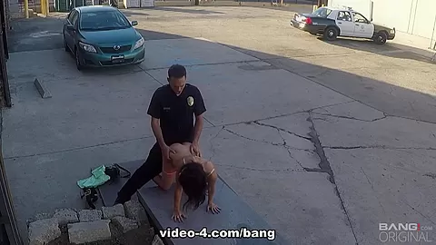 Penelope Reed fucks the cop that saves her from being mugged - ScrewTheCops