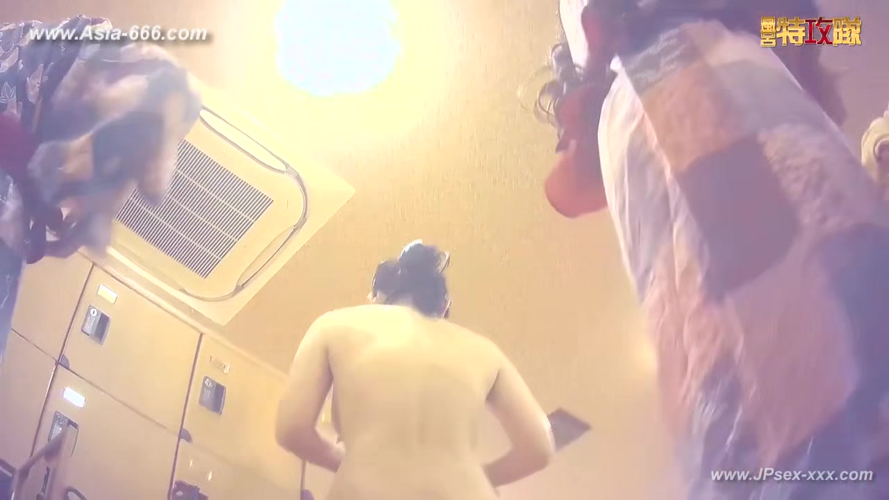 japanese public bathroom changeroom.72