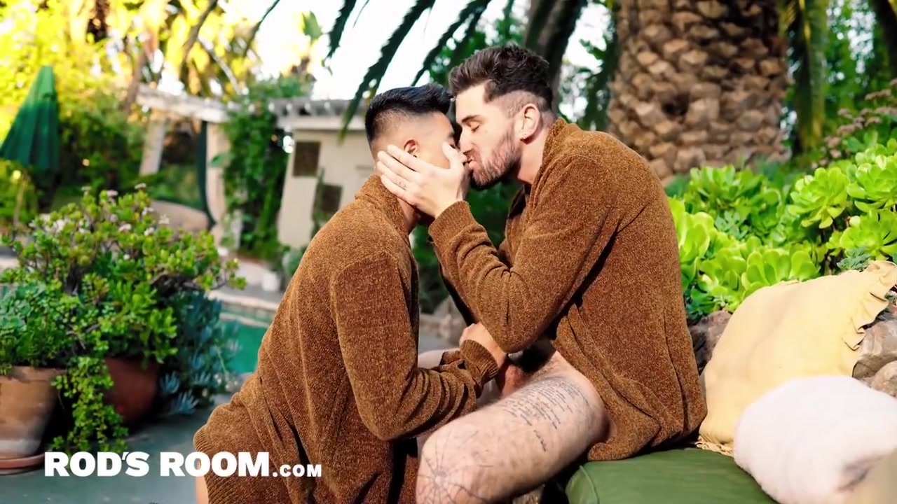 Rodsroom - Gorgeous Frenchman Dicks Down Sexy Asian