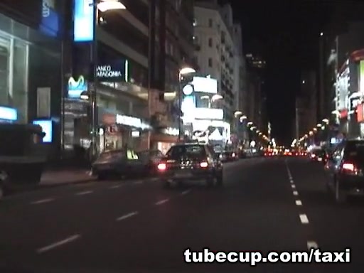 Thai girl in raunchy oral session in taxi