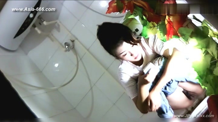 chinese girls go to toilet.101