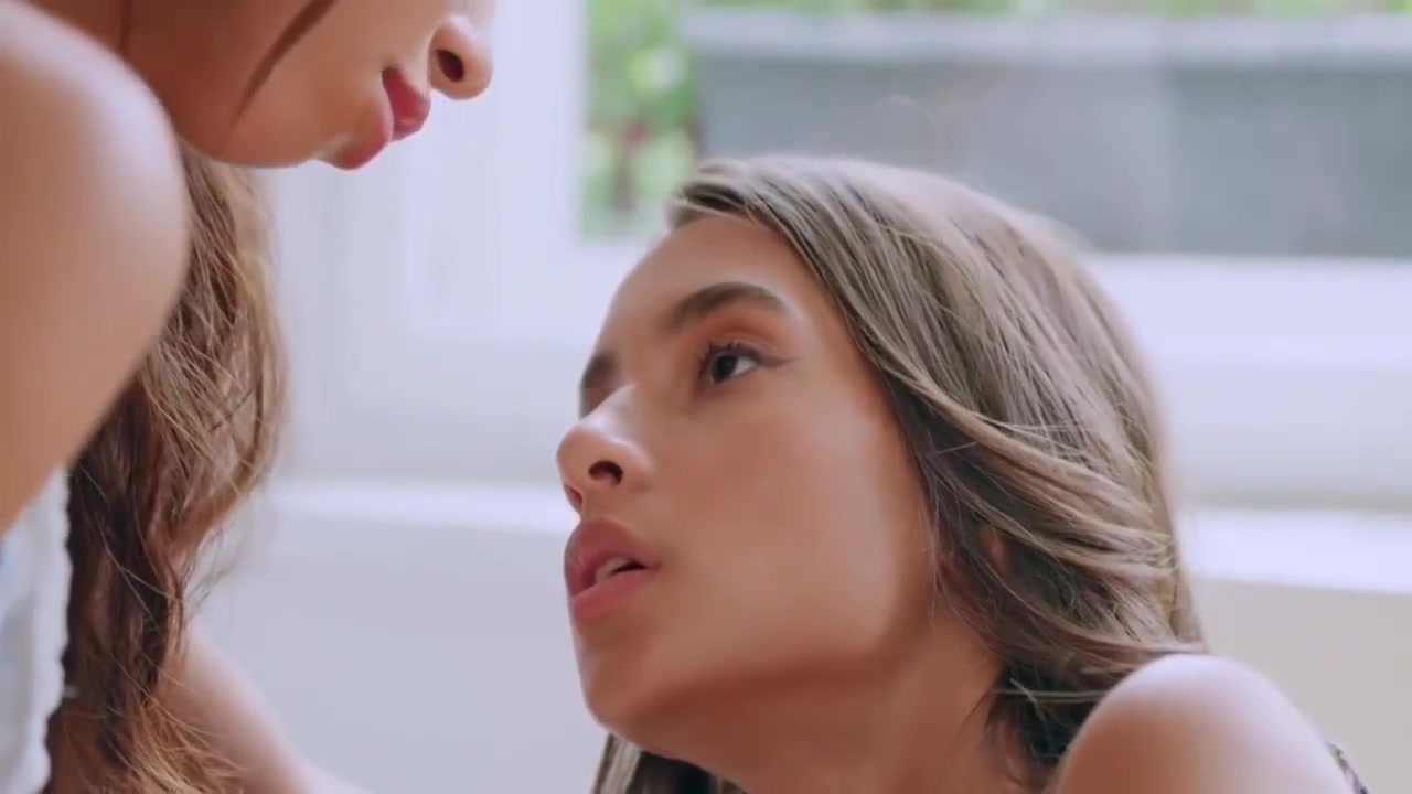 Vanessa Alessi Naomi Hil
