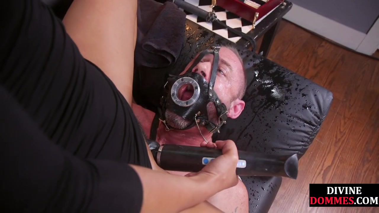 Pierced bitch dominates hardtied incel