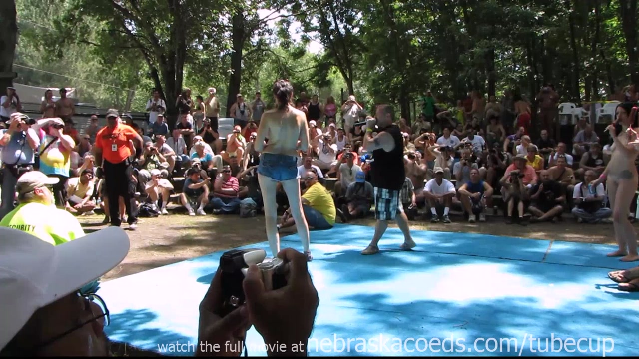 chicago amateurs oil wrestling at nudist resort