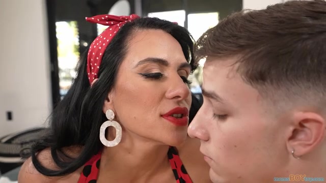 Movie Night Has Never Been Better - S2:E8 - Momlover
