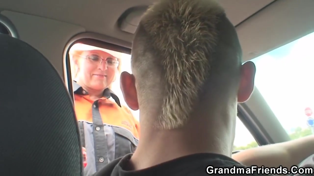 Picked Up Old Mature Woman Takes Dp