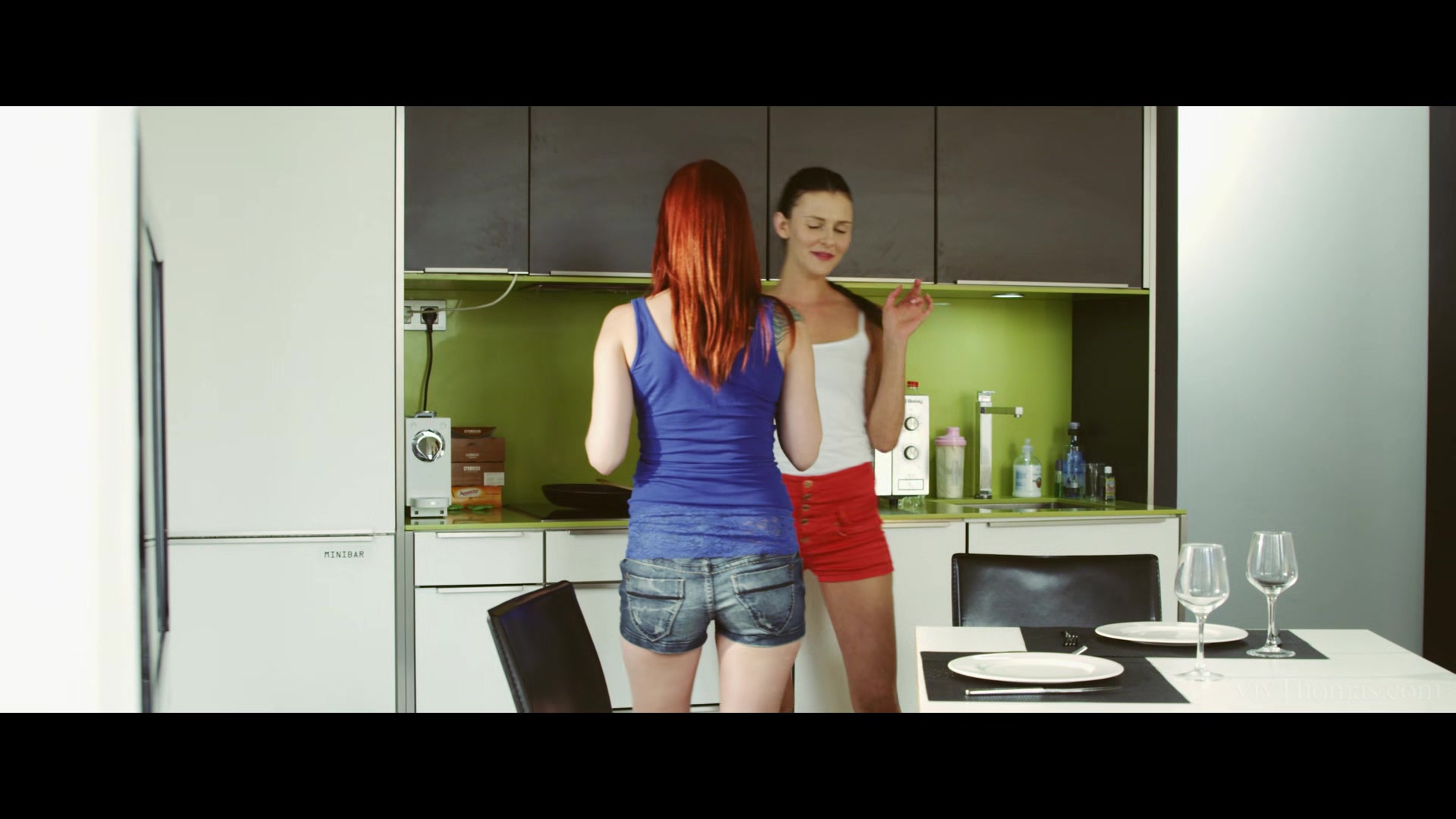Memento - Reloaded 1 - Excited - Kira Zen & Leila Smith - VivThomas