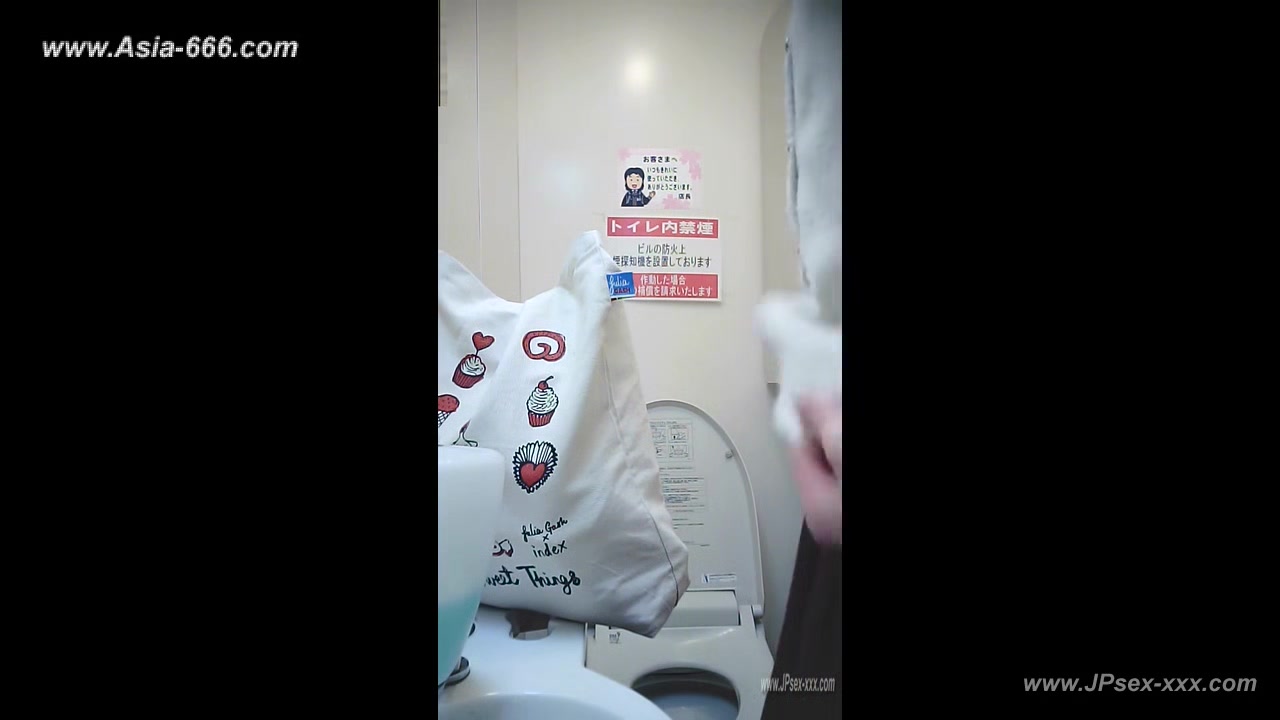 peeping asian office lady go to toilet.7