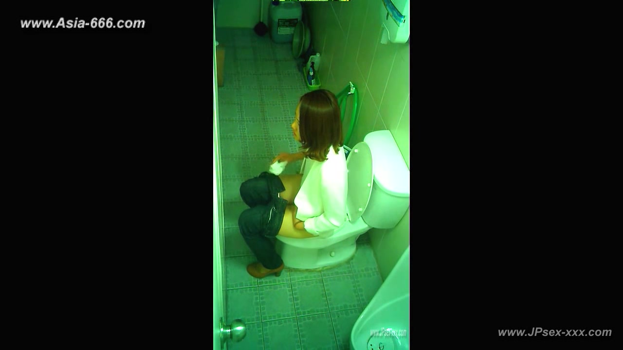 peeping korean OL pee.3