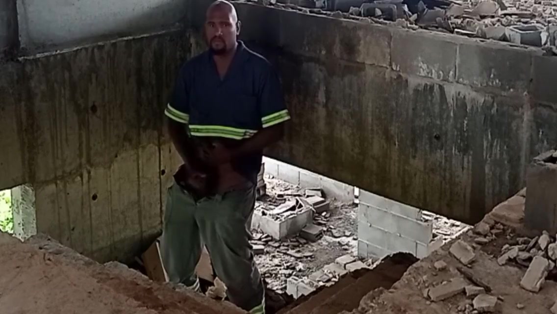 Batendo Uma Na Construcao 5 Min