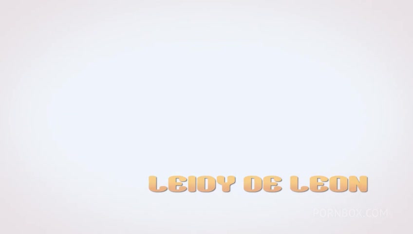 Splashing Streams with Leidy De Leon by Wet And Pissy - PissVids