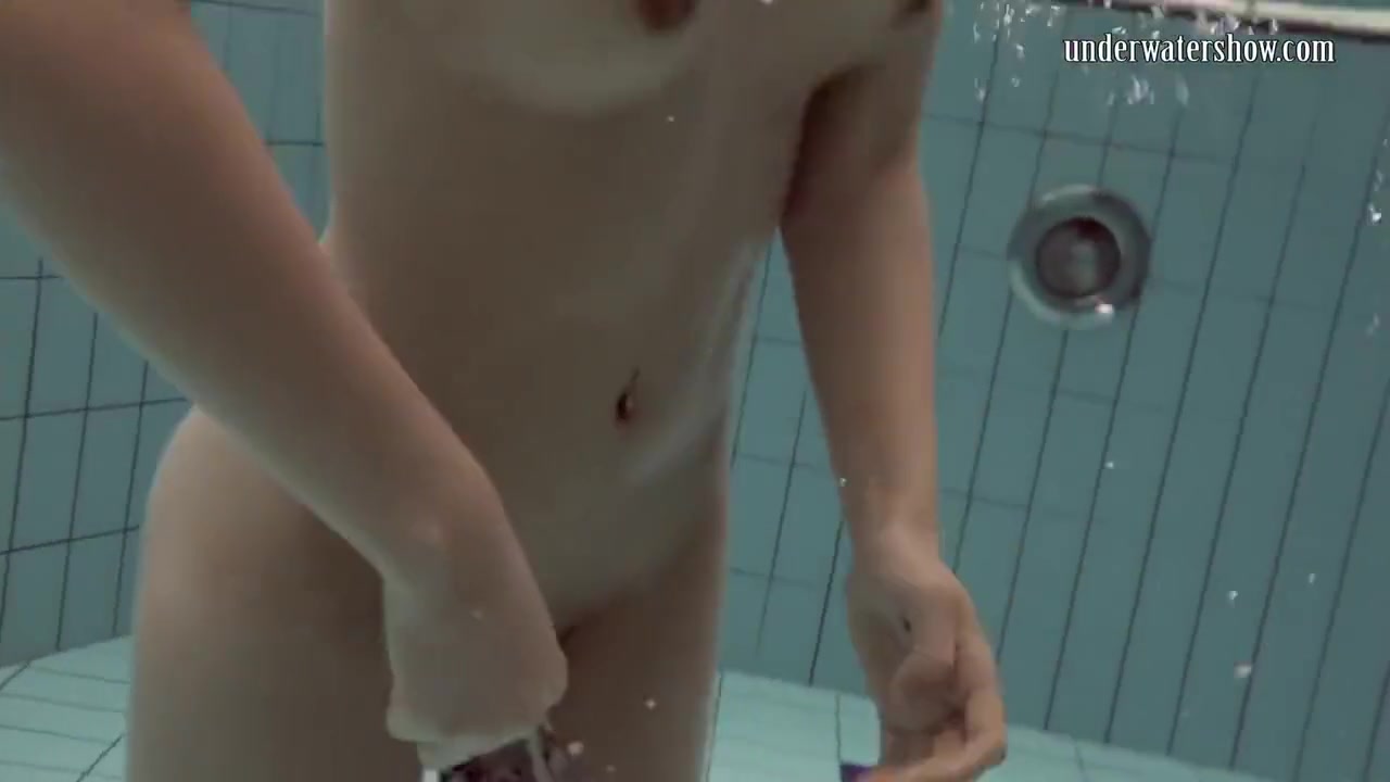 Super Tight Underwater Babe Pussy Loris Licicia