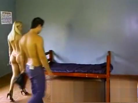 teenage lady-mans Blondi