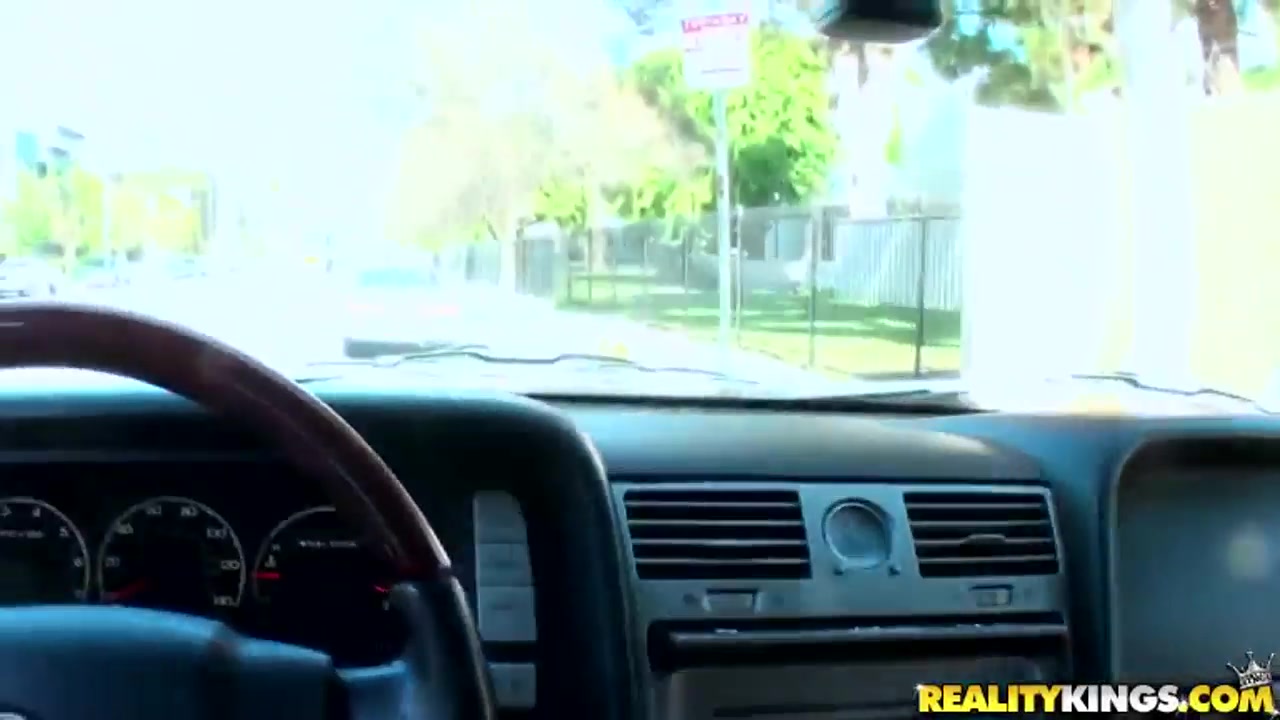 Young slut Madison Lace sucks Romeo Price in car