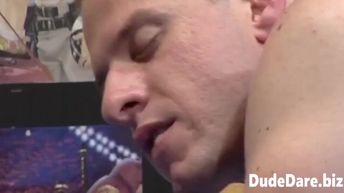 Blonde Dude Masturbating While Getting Throbbed From The Rear