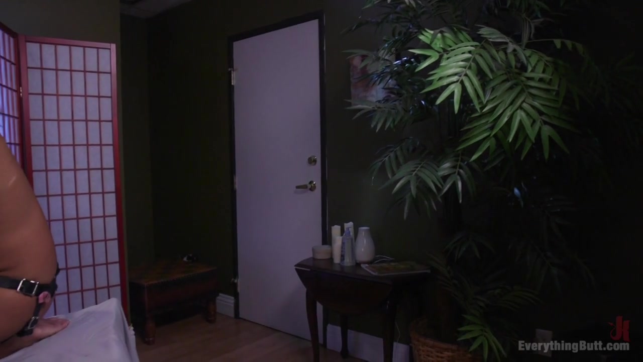 Amber Ivy,Daisy Ducati in Masseuse Sniffs too much ass and gets Anal Punishment for it. - TheTrainingofO
