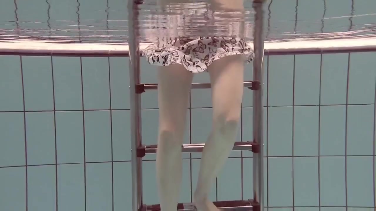 Blonde Babe Okuneva Shaved Pussy Underwater Swimming
