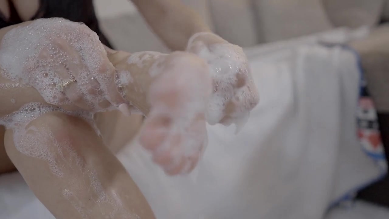 Jasmin Takes A Footbath - Hot To See