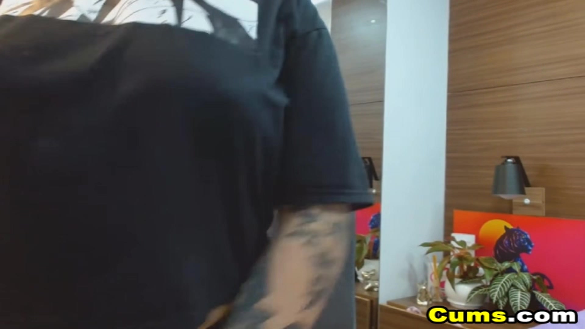 Babe Loves To Fuck A Big Dildo