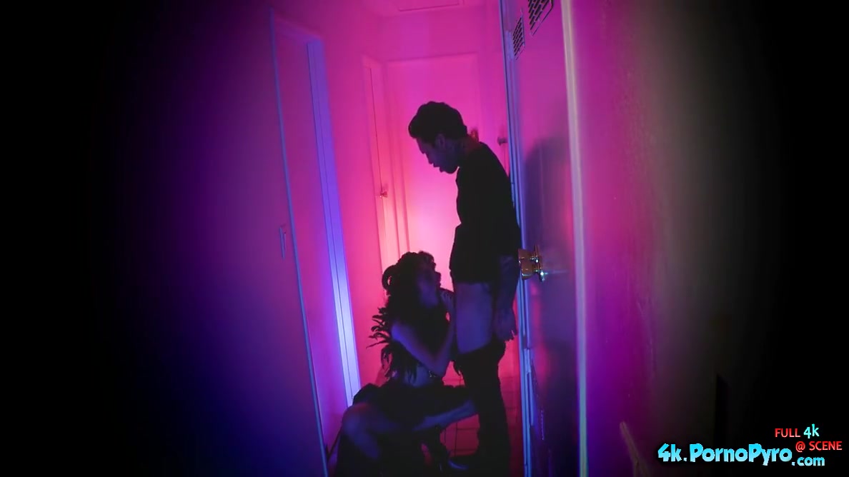 Lola Fae And Small Hands In Gives A Sloppy Deepthroat In The Hall Way