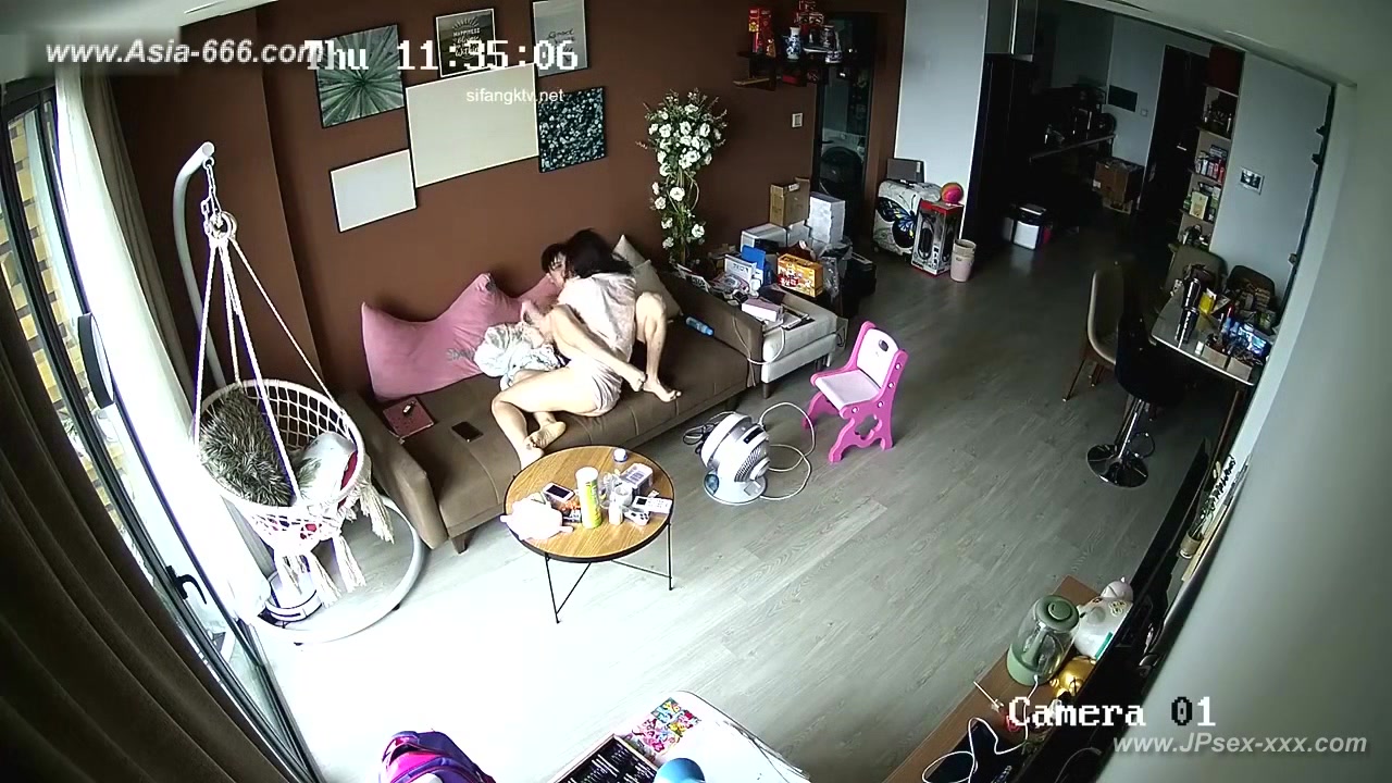 Hackers use the camera to remote monitoring of a lover's home life.628