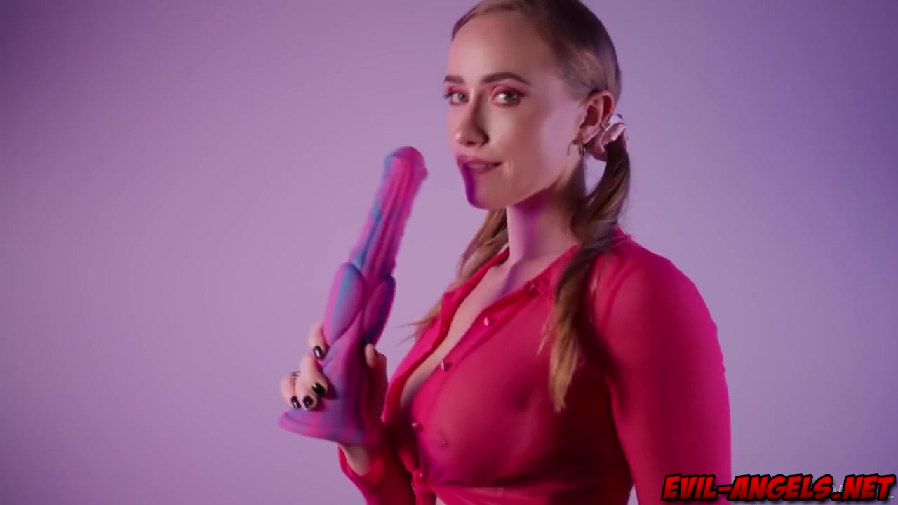 No One And Scarlet Chase - Stretches Her Ass With Monster
