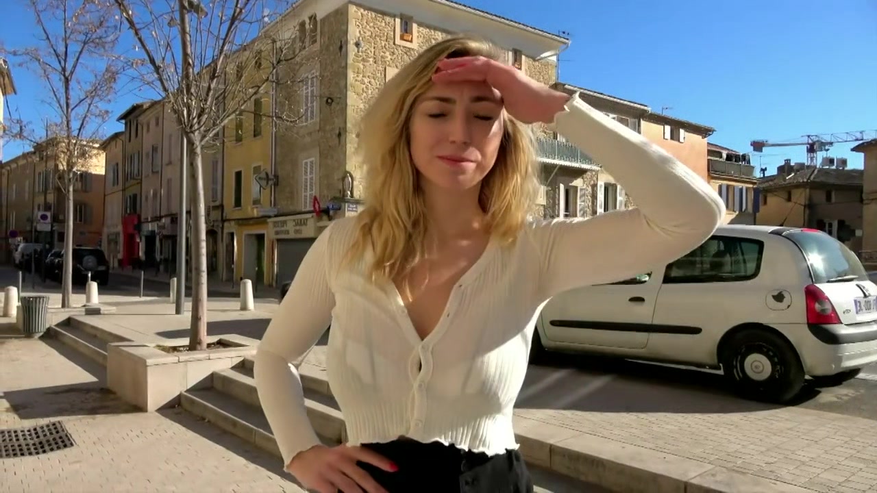 Didine seduces her driver... - Jacquie et Michel TV