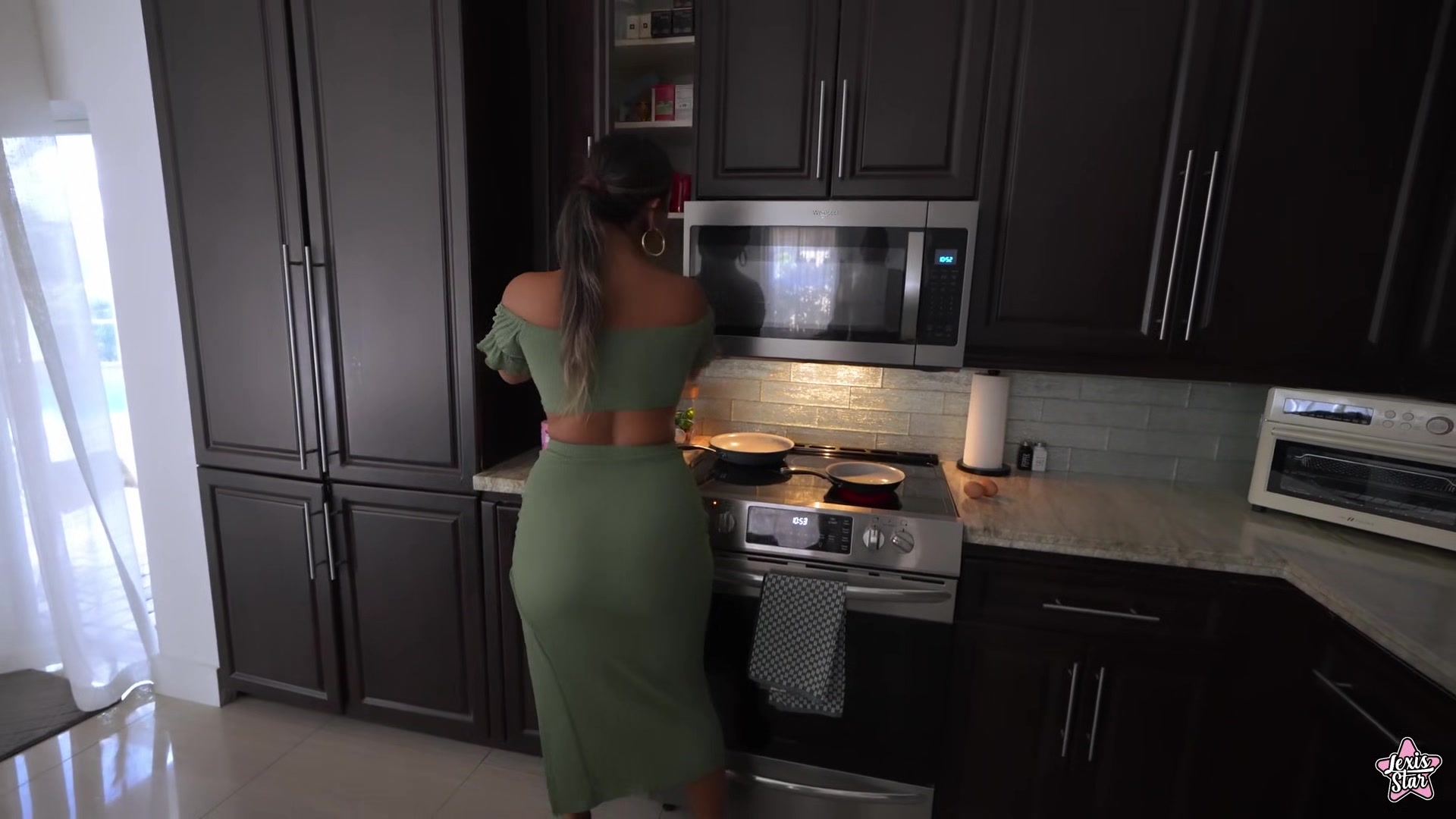 Omg Stepmom Gets Massive Facial - Lexis Star