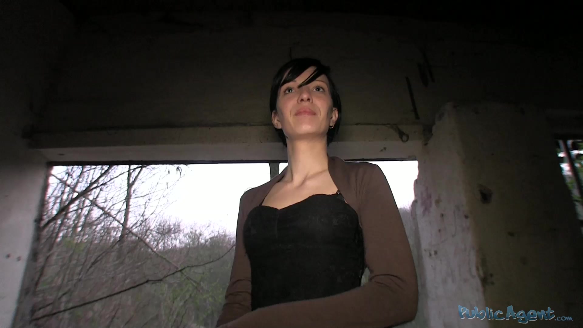 Amateur girl met in a park is ready to fuck for some extra money