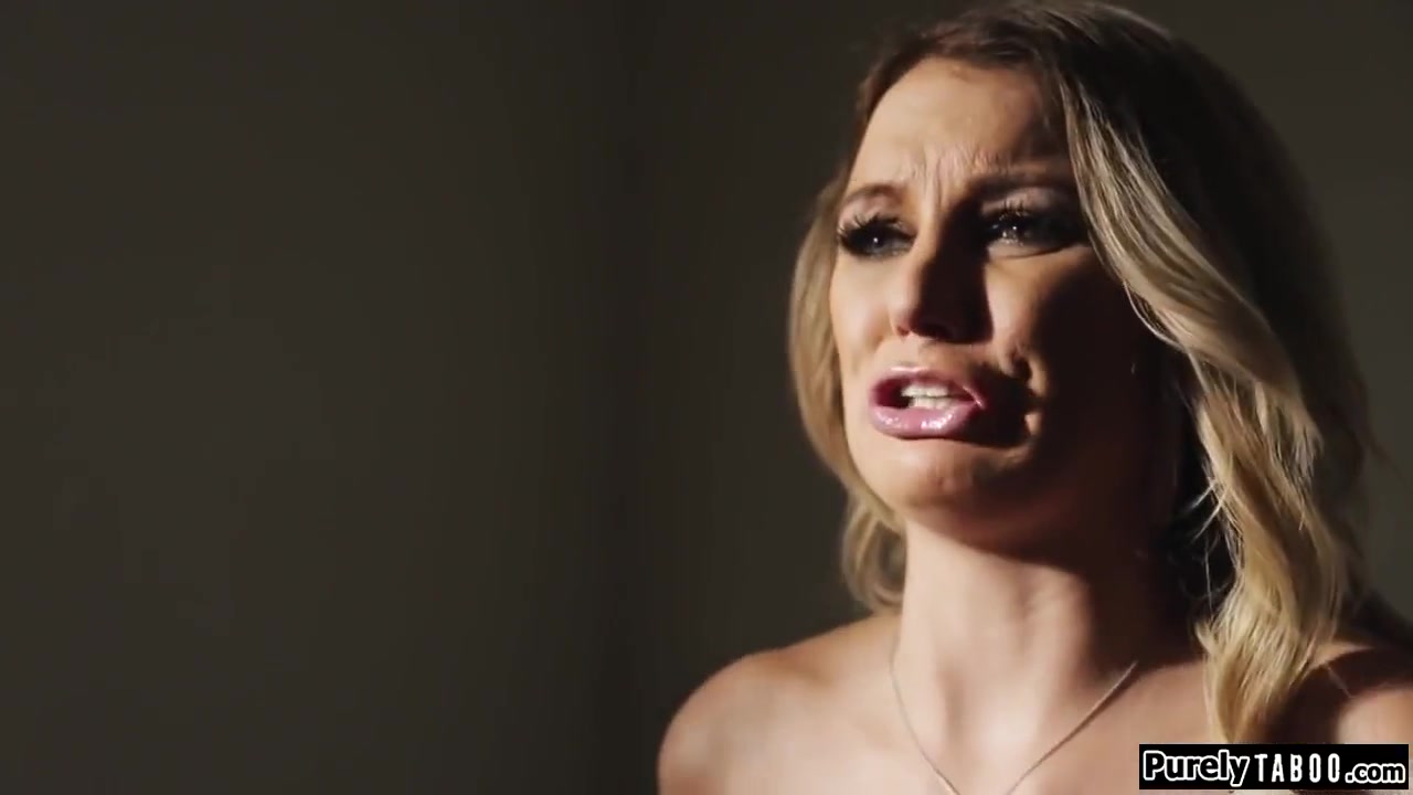 Detective Throats And Fucking His Hot Busty Blonde