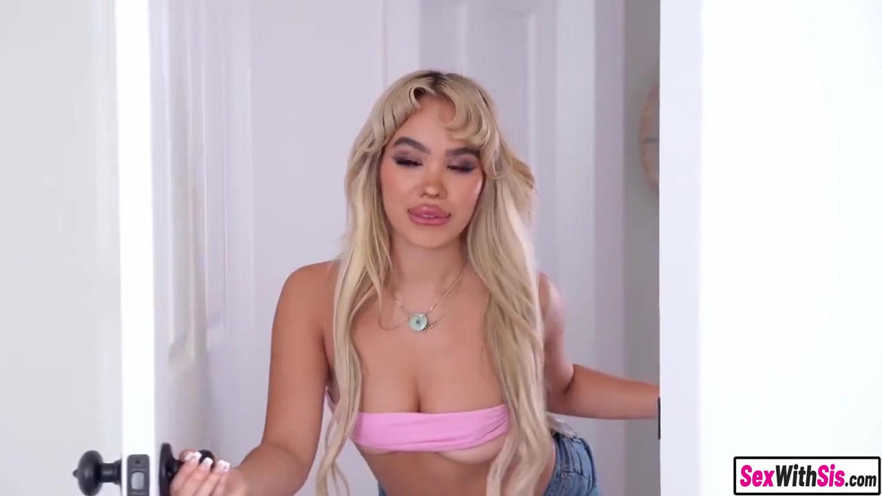 Huge One-eyed Snake Dude Rails Asian Young Babe Stepsis - Luna Luxe And Apollo Banks